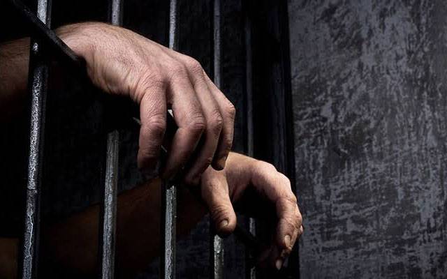 لاہور: غیر قانونی سرگرمی میں ملوث پولیس کانسٹیبل گرفتار 