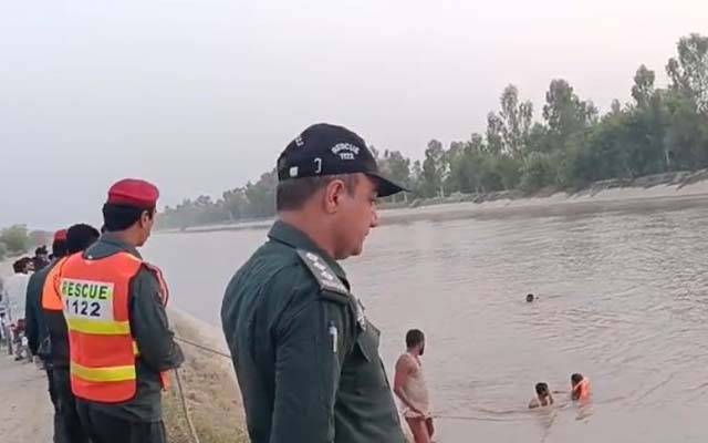کوٹ ادو: تیزرفتار لوڈر رکشہ بےقابو ہو کر نہر میں گر گیا، ایک بچہ اور 2 خواتین  جاں بحق 