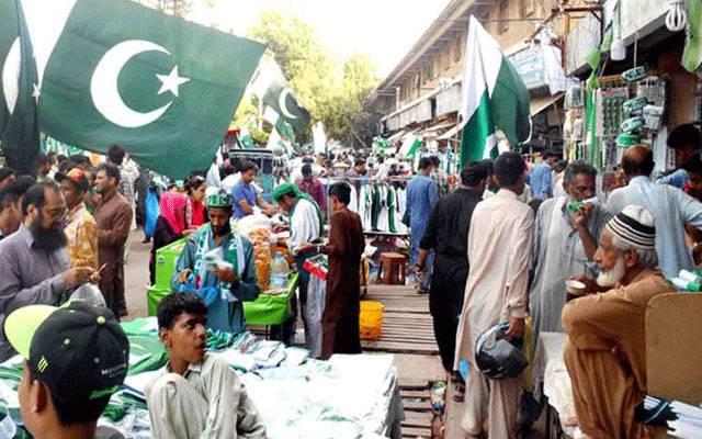 شہر میں جشنِ آزادی کی تیاریاں عروج پر، سبز ہلالی پرچموں سے سجے اسٹالز پر خریداروں کا رش