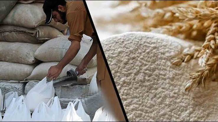عام آدمی کوایک اور جھٹکا؛ آٹا15روپے کلو اورتھیلا200روپے تک مہنگا