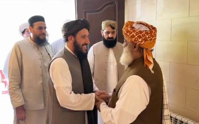 افغان سفیر مولانا فضل الرحمان کی رہائشگاہ پہنچ گئے، قومی دن پر پروگرام میں شرکت کی دعوت 