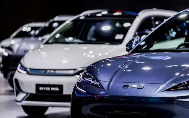   بحریہ ٹاؤن کراچی :جشنِ آزادی کی پروقار تقریب،ہائبرڈ ای وی فورٹین گاڑی  متعارف
