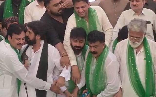جشن آزادی: ہال روڈ تاجروں کیجانب سے کیک کاٹنے کی تقریب اور ریلی کا اہتمام