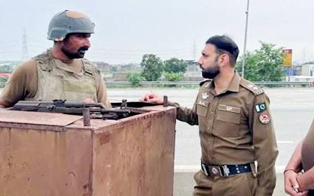 لاہور کے تمام ناکہ جات پر سکیورٹی ہائی الرٹ، موبائلز اسکواڈ کو الرٹ رہنے کی ہدایت