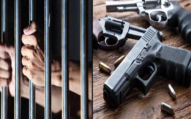 لاہور:رواں سال ناجائز اسلحہ، اسلحہ کی نمائش اور ہوائی فائرنگ میں ملوث 37 ہزار سے زائد ملزمان گرفتار