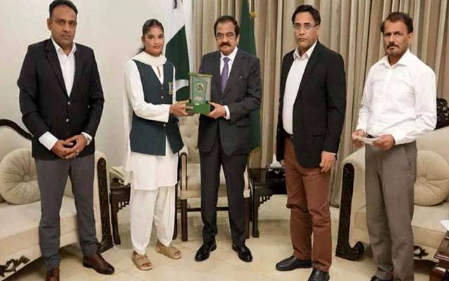 رانا ثناء کی کامن ویلتھ گیمز برانز میڈلسٹ باکسر فاطمہ زہرا سے ملاقات