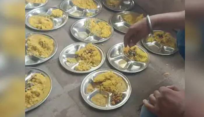 بھارت: اسکول کے مڈ ڈے میل میں نمک کی جگہ ڈیٹرجنٹ پاؤڈر کھانے سے 40 طلبہ کی حالت بگڑ گئی