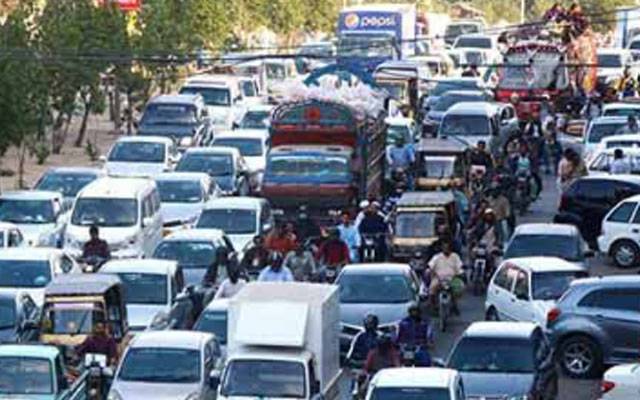 کلمہ چوک انڈر پاس پر شدید ٹریفک جام، شہریوں کو مشکلات