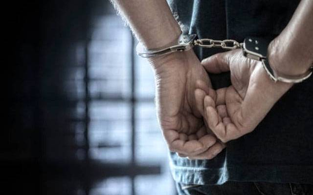 ڈیفنس اے میں خواتین سے بیگ اور موبائل چھیننے والے 3 ملزمان گرفتار