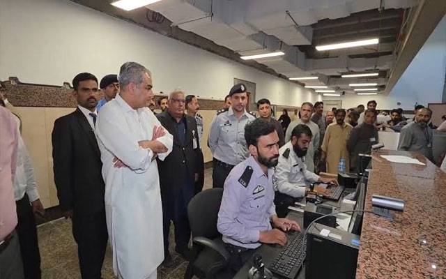  محسن نقوی کا جناح انٹرنیشنل ایئرپورٹ کااچانک دورہ، امیگریشن پراسیس کا تفصیلی معائنہ