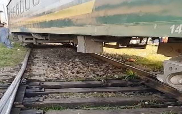 لاہور ریلوے سٹیشن سے نکلتے ہی ریل کار ڈی ریل، 4 بوگیاں پٹڑی سے اتر گئیں