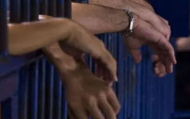 خواتین سے چھینا جھپٹی کرنے والا باپ بیٹے کا مبینہ گینگ گرفتار