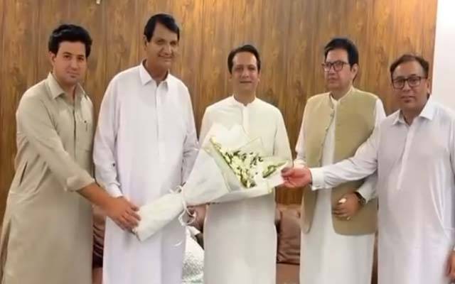  نو منتخب وزیراعظم آزاد کشمیر بیرسٹر افتخار گیلانی وفاقی وزیر امور کشمیر انجینئر امیر مقام کی رہائش گاہ پہنچ گئے