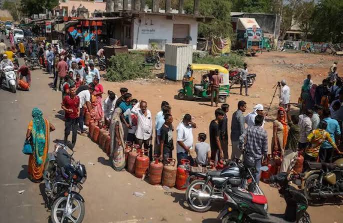 LPG سپلائی 80 فیصد تک گر گئی،بھارت میں گیس بحران شدت اختیار کرگیا