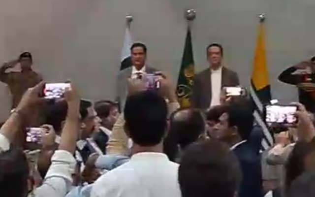  آزاد جموں و کشمیر کی 08 رکنی کابینہ نے حلف اٹھا لیا 
