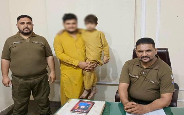 اکبری گیٹ پولیس کی کارروائی،  لاپتہ 10 سالہ بچہ چند گھنٹوں میں بازیاب 