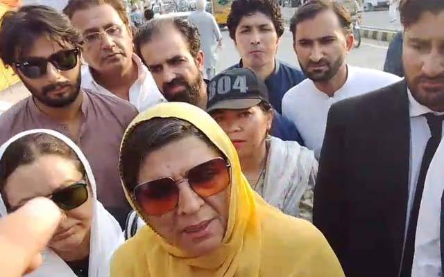 اڈیالہ جیل کے باہر 5 کارکن گرفتار؛ 27 ستمبر کو لاکھوں افراد نکلیں گے،علیمہ خانم کا ردعمل 