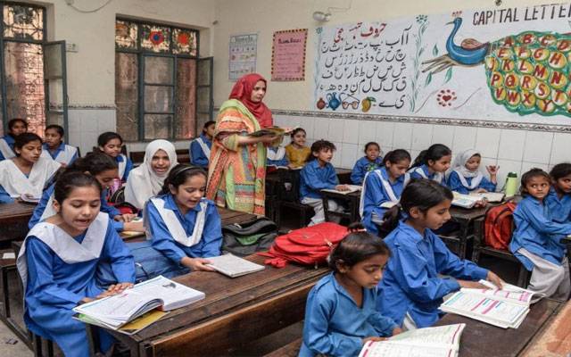 موسم گرما کی تعطیلات کے بعد سرکاری سکولوں میں نئے طلباء مفت درسی کتب سے محروم