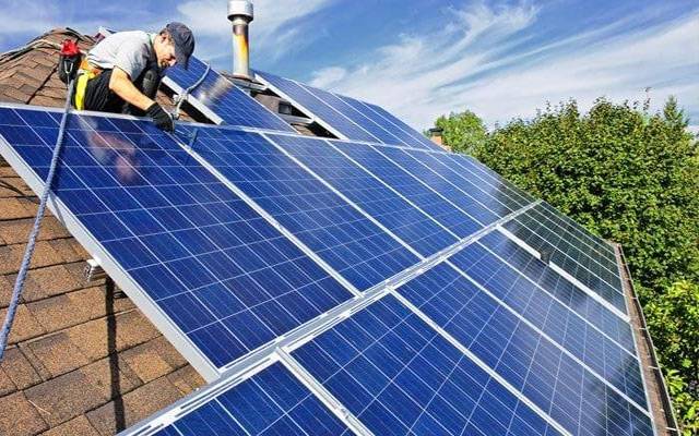 سولر سسٹم سے بجلی کی پیداوار کرنے والوں کیخلاف شکنجہ مزید سخت
