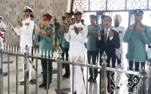 ڈی جی رینجرز سندھ کی بانی پاکستان قائداعظم محمد علی جناح کے مزار پر حاضری