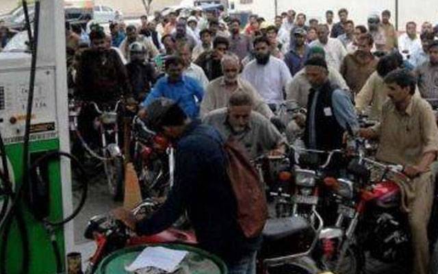 پیٹرول مہنگا، حکومت کا بائیک سواروں کیلئے بڑا ریلیف ؟