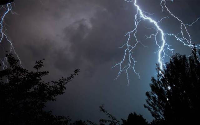 آ ج رات اور کل بارش کیساتھ ژالہ باری کا امکان