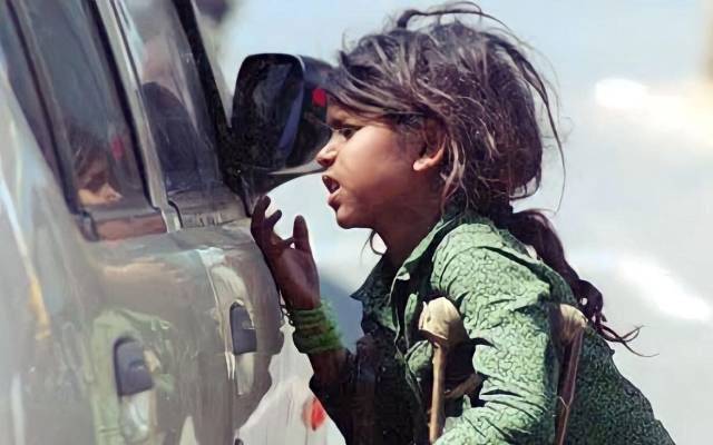 بچوں سے بھیک منگوانا اب مہنگا پڑے گا، سزائیں اور جرمانے سخت