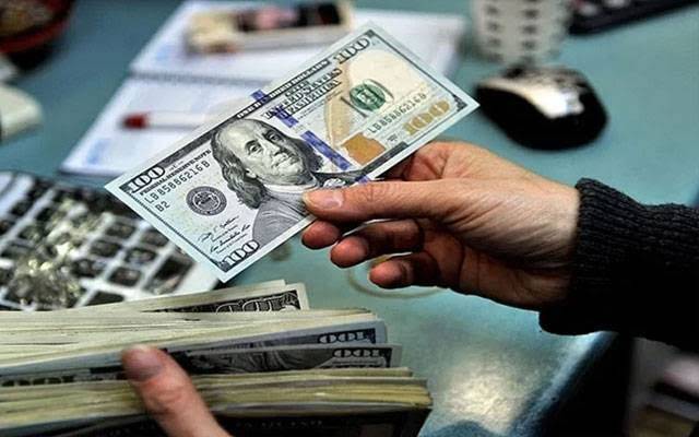 ڈالر کی قیمت میں کمی 