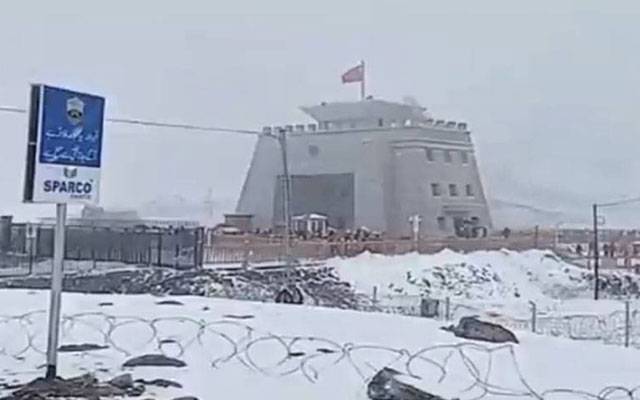خنجراب بارڈر پرموسم سرما کی پہلی برفباری، دلکش مناظر نے سیاحوں کے دل موہ لیے