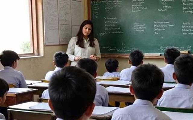 پنجاب میں اسکول ٹیچنگ انٹرنز کی مدت میں توسیع کا اعلان