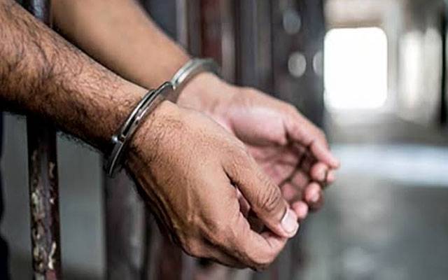ویمن ریس کورس پولیس کی کارروائی، 10 لیٹر دیسی شراب برآمد