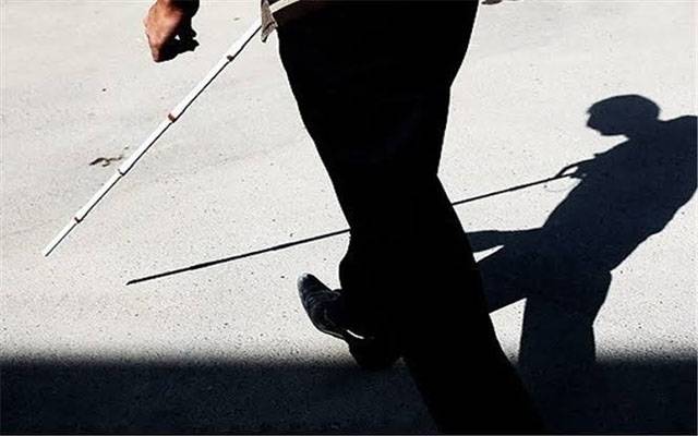 لگ بھگ نابینا شخص 150 میل تک ہائی وے پر گاڑی چلا کر کرشماتی طور پر زندہ بچ گیا