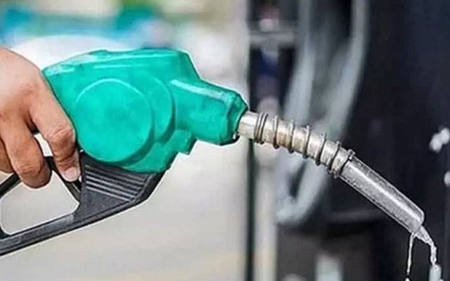 پیٹرول کی قیمت میں معمولی کمی اونٹ کے منہ میں زیرہ، شہریوں کا سخت ردعمل