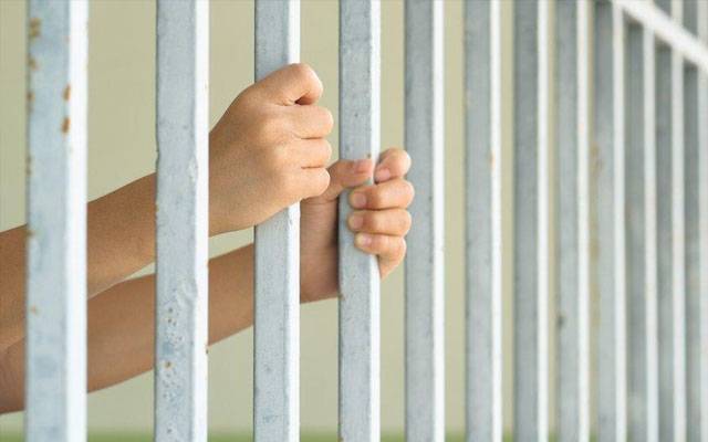 کار کی ٹکر کا شکار 10 سالہ بچہ ہی پولیس حراست میں، ڈی آئی جی سے انصاف کی اپیل