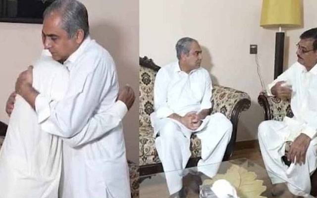 وزیر داخلہ محسن نقوی کی شہید کیپٹن حمزہ اکرم کے گھر آمد، اہلخانہ سے تعزیت 