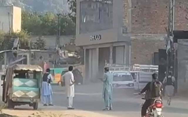 جنید اکبر کی اشتعال انگیز تقریر۔۔ پی ٹی آئی نے پرتشدد  حملوں کا آغاز کر دیا ، 