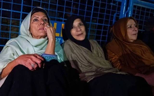 بانی پی ٹی آئی کی بہنیں عظمیٰ خان اور نورین نیازی بھی گرفتار، کوٹ لکھپت جیل منتقل 