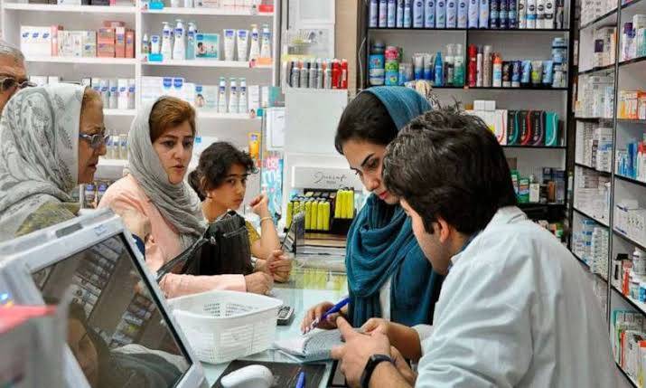 جنگ اور امریکی پابندیوں کے باعث ایران میں ادویات کی قلت مزید سنگین ہوگئی