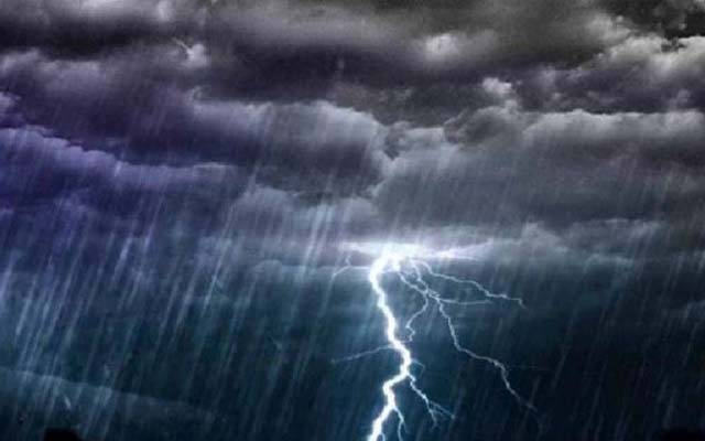 اگلے 01 سے 03 گھنٹوں میں تیز ہواؤں آندھی اور گرج چمک کے ساتھ بارش متوقع