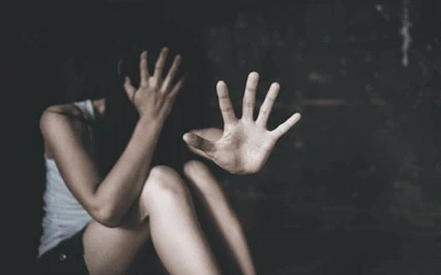 گجرات؛ 12 سالہ بیٹی سے زیادتی کے مقدمے میں والد کو عمر قید کی سزا