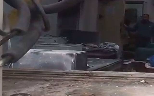 جناح ہسپتال کے آئی وارڈ میں آگ، مریضوں میں خوف و ہراس