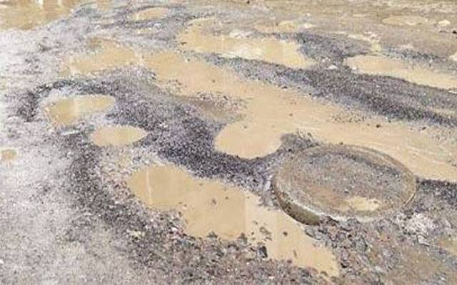 ابوبکر روڈ: 4 سال سے ٹوٹ پھوٹ کا شکار,پیدل چلنا بھی دشوار