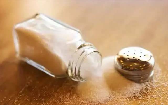 زیادہ نمک والی غذائیں ، مردوں کے لیے خطرہ؛تحقیق سامنے آگئی 