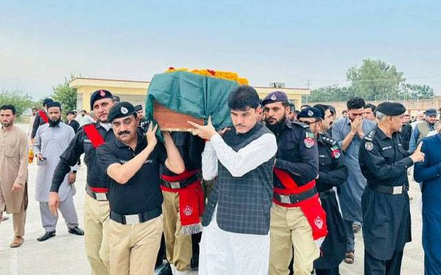  خیبر میں شہید ایس ایچ او ریاض حسین کا سرکاری اعزاز کے ساتھ جنازہ ، شہید کی خدمات کو خراج عقیدت