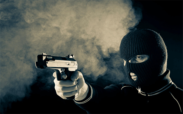  اقبال ٹاؤن : کروڑوں کی ڈکیتی ،سونا،ڈالرز،سعودی ریال ڈاکو لے اڑے