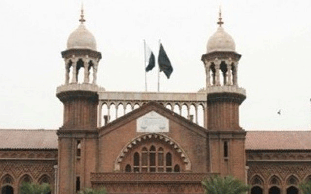 سپریم کورٹ کا بزرگ پنشنر کے 2 بچوں کومیڈیکل کالج میں داخلے کا حکم 