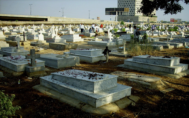 شہر خموشاں کی تشہیر کیلئے وزیراعلیٰ پنجاب کی تصاویر پر پابندی عائد