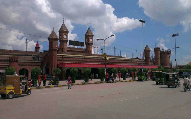  اگر آپ لاہور ریلوے اسٹیشن کا تاریخی پس منظر جاننا چاہتے ہیں۔۔۔ تو یہ خبر بھی پڑھیں