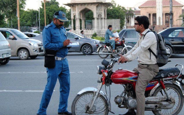 لاک ڈاؤن کے 9 ویں روز 17 ہزار 540 شہریوں کو چالان