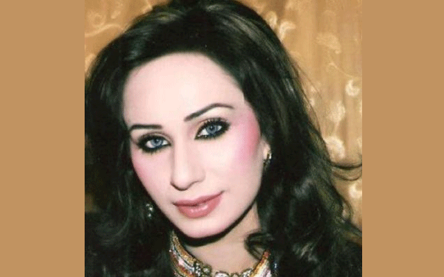 اداکارہ دیدار نے اپنے ملازمین میں راشن اور نقدی تقسیم  کردی